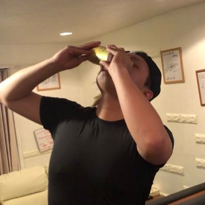 シーシャ BAR 隠れ家 三ッ寺店@kakurega_mitter 八幡店@kakurega_hachi 別館笠屋町店@kakurega_bekkanやってます😊 シーシャ、フード、ダーツ、ゲーム、カラオケ、映画等が揃ってます(`・ω・´)ゝ 来て下さる方はDM下さい