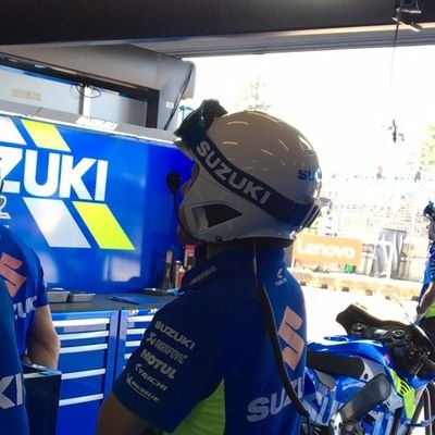 ffkkaa23's profile picture. 全日本スーパーモトランキング4位。怪我してメカニックに。DUNLOPのモトクロスタイヤテストメカニックにて全日本、AMA、量産など4年。モトクロスファクトリーチームTeam SUZUKI MX 2年。 MOTOGP Team SUZUKI ECSTARに6年、HRCに移籍し3年目