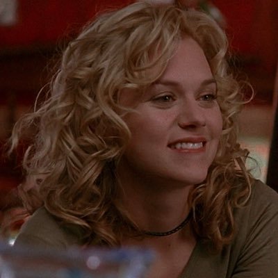 high quality gifs of one tree hill character, peyton sawyer. all gifs are made by me! header by archiveoth on tumblr ♡