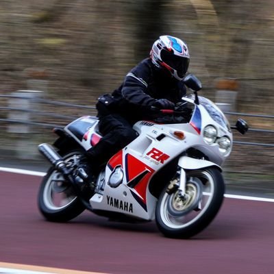 埼玉西部に生息する、有間ダム、奥多摩周遊を愛するリターンライダーです♪
増車しました!初カワサキZX-6R♪
PCX125とFZR250とJOG50を乗り回しています(笑)
愉快な仲間たちと平日のツーリングライダー募集中です♪