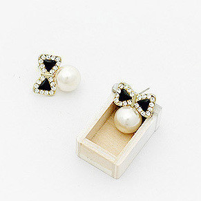 Queenie_land's profile picture. Jewelry & Accessories for $2 + 

Products: Earrings, Necklaces, Bracelets, Rings, Hair Accessories, Beauty Products, Leggings, Clothing, Korean Stationary