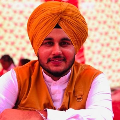ਖਾਲੀ ਜੇਬ ਆ ਪਰ ਸੁਪਨੇ ਲੱਖਾ ਨੇ
ਰਾਹ ਕੋਈ ਅੱਗੇ ਦਿਸਦਾ ਨਹੀਂ ਪਰ ਸਫਰ ਤੈਅ ਕਰਨਾ ਬਹੁਤ ਆ
☬ ਵਾਹਿਗੁਰੂ ਜੀ ☬