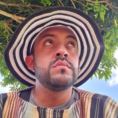 Su opinión no la tengo encuenta a menos que sea para crecer... no soy lo mejor pero si lucho por cambiar todos los días.
vivo con sueño y hambre