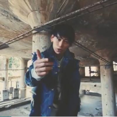 人の愛し方を歌だけで伝えないで ありきたりな言葉と答えじゃ 繋がれないよ 傷の癒し方を歌なんかで見つけないで