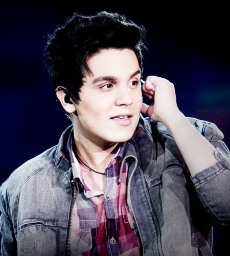 Também acha o @LuanSantana um anjo ? então Follow -me ! Since 30/05/11 || Dona: Roberta *-