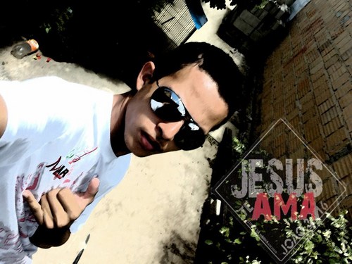 sou jovem e curto muito um Deus vivo amo ele, ele que me dar forças para todo dia poder trabalhar e conguista o impossivel