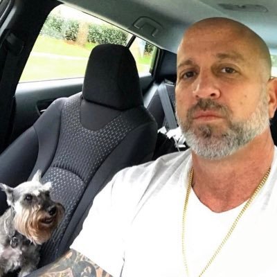 Simple ❤️man, who has Loving heart and open hand making you happy 😃 you👍🥰❤️