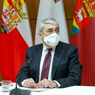 Ex-Consejero de Empleo, Investigación y Universidades. Diputado en la Asamblea Regional y Portavoz del GP