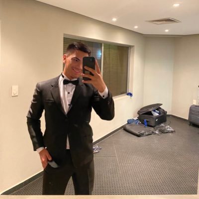 Bailarín Profesional 🕺
Voluntario de CRP⛑
Derecho ⚖️