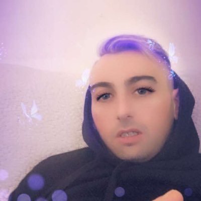 Salut tout le monde je suis un streameur sur Twitch venez me suivre sur ma chaîne twich_naha je stream de 14h à 18h et de 21h a 3h du matin très bon délire 😘❤️