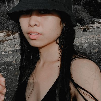 lorynsrrd's profile picture. 