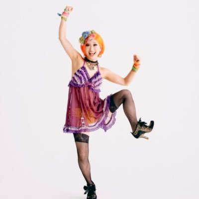 愛をテーマに踊るポップでキッチュなダンスパフォーマンス集団・紫ベビードールのオレンジ頭、ステラです!ソロ名義Stella Varo Balloonでよろしくどうぞ☆ 【ゴールデン街G1 ポニー&TIPPLE 主に水・金います】