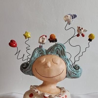 NuriaVinyals's profile picture. Sóc mestra i m'apassiona aquesta feina. M'estimo el meu país, la seva cultura i tradicions, i és clar, anhelo que aviat sigui lliure per sentir-lo en plenitud.