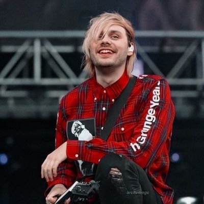 🌻My religion is Michael Clifford 🌻                               

🍁#5SOS #Skillet #1D #MCR #PATD #OLN🍁