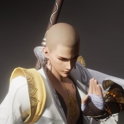 momollllllll's profile picture. 