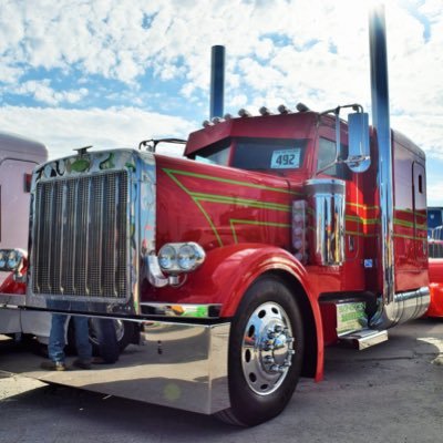 Nos enfocamos en destacar todo sobre los camioneros, nuestra misión es conectar al mundo del Transporte hispano en los Estados Unidos y brindar información.