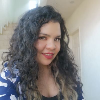NadiaMiroslava's profile picture. Preguntona incontenible, idealista irreparable, feminista imperfecta y Twitter me da miedo.