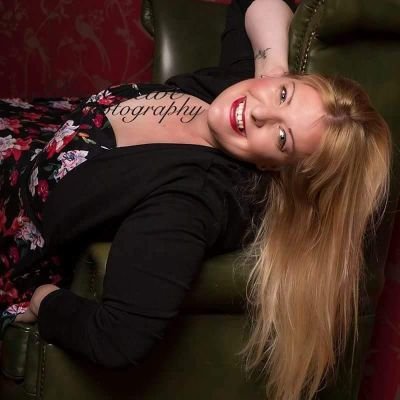 Happily married to Steven,with 2 lovely children,two cats and four bunnies, and a huge lover of Jaffa Cakes , Manchester City FC, and Altrincham FC xxx