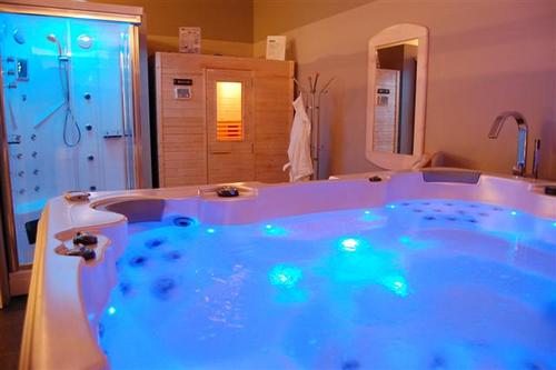 #Design #badkamers #sauna #wellnessruimtes #infrarood #fitness #stoomtechniek.
Exclusief in #Twente en omstreken.
Reis door de wereld van pure #wellness.