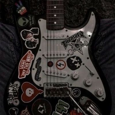 R0CKCIX's profile picture. rockstar, emo and cyber cix #씨아이엑스 🎸☠