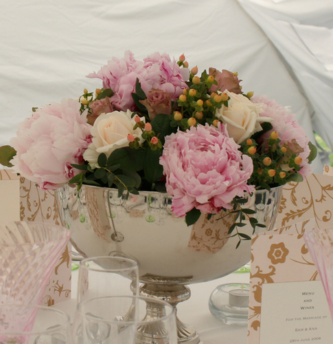 Award winning florists in Reading, Berkshire, passionate about beautiful, fresh flowers. We add the wow factor to weddings & events. As seen at Chelsea & Ascot!