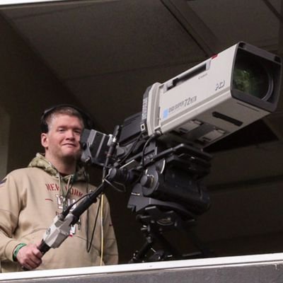 I am 6'5 I am a camera operator at the Meadowlands racetrack. I love the giants,yankees and nets