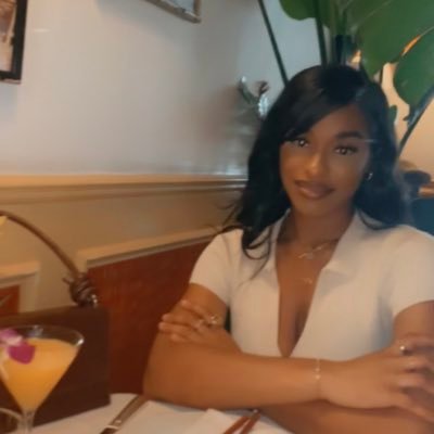 Unproblematic Icon; Proverbs 31:25 |venus| IG: @danaijay 🐝⚓️ co-host: @ChamomileConvos