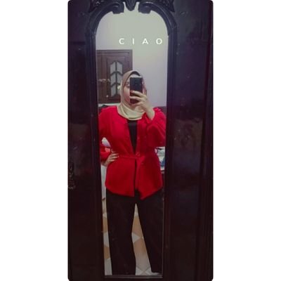 كل الذين آذوك ولو بكلمة سيحاسبهم الله، فلا تحزن.💛
Tek bir kelimeyle bile seni incitenler, allah onları sorumlu tutacaktır , bu yüzden üzülme.💛