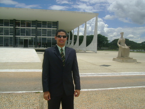 Advogado engajado na luta pela democracia e pela moralidade na administração pública.