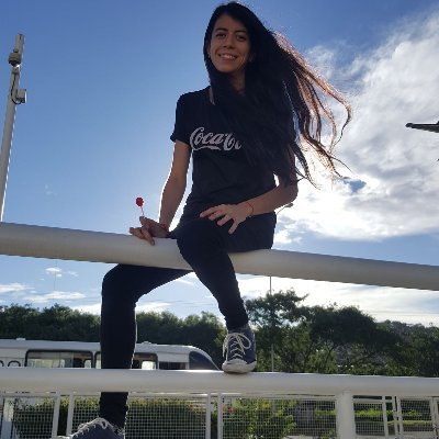 26 años. Me encanta hacer actividades al aire libre y.. amo la pizza forever. Relajada y con ganas de probar y aprender cosas nuevas siempre.