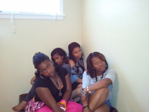 SiMPliEBhadd's profile picture. .we are 4 girls that are very hyped abt following are dreams .. so chekk us out.......