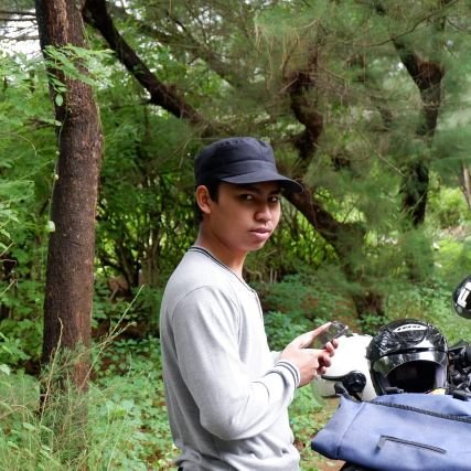 33hatnanto_'s profile picture. simple