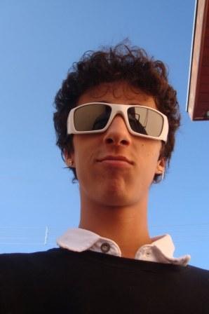 Não olho mais para atras , não olho mais para o chão, olho pra frente procurando minha direção