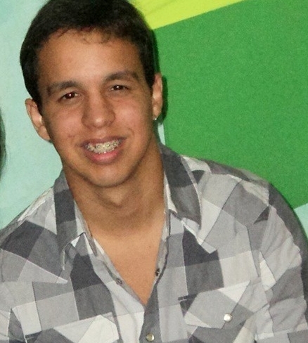 Estudante de Relações Públicas e Consultor de Vendas da Infobox-PB-Unidade Epitácio Pessoa, além de bonito, agradável e modesto.