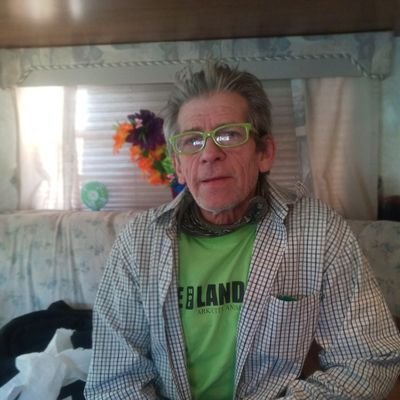 I am a starving artistic jenious with lots of energy of thirty year ole not old lol I love to ride bicycle's and running hocking fishing betting on the future