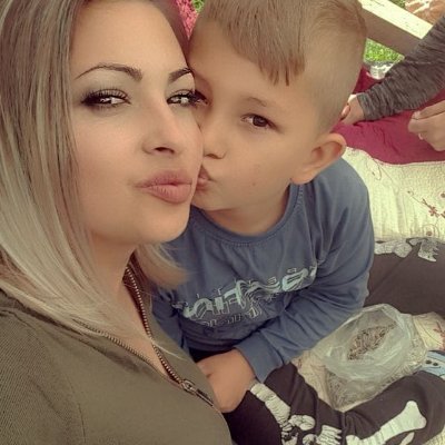 JulieEs09550454's profile picture. coucou bonjour je suis ici pour une  relation sincère avec un homme d'amour