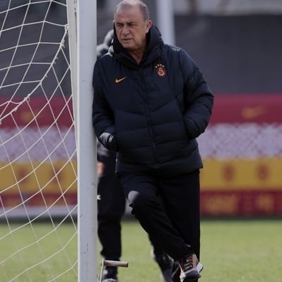 Galatasaray bizim evimiz. Şampiyonluk yolunda omuz omuza...
