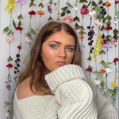 *insert pretentious crap about myself here* Insta- shanibeth_ 🌸