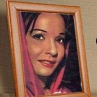 shadia_is_me's profile picture. https://t.co/svTSF8LDu2 ...  https://t.co/QD8iqY0422