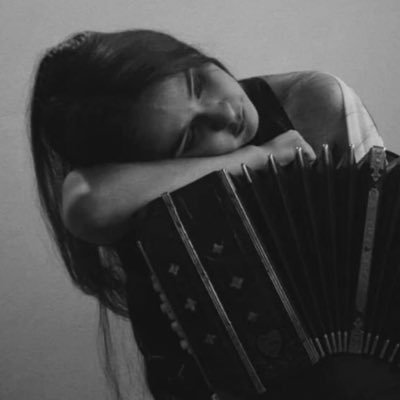 isabelbandoneon's profile picture. Bandoneonista paraguaya