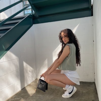 sabrinaarivera_'s profile picture. 