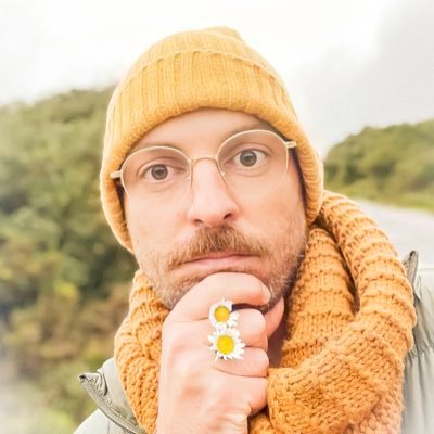 Este sou eu claro, objetivo , sincero , frontal , com muitos defeitos mas tbm com muitas qualidades , se o mesmo for pesado existe um grande equilíbrio.