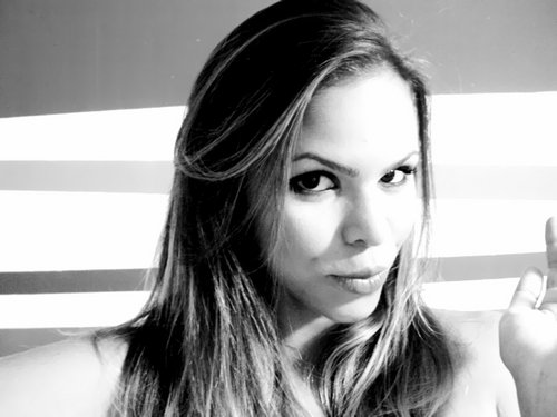 22 anos. Adora o mundo da comunicação e arte.