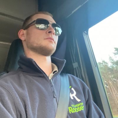 25 y/o, Lives in Beveren 💛💙, Truckdriver 🚛, ♒️ Aquarius