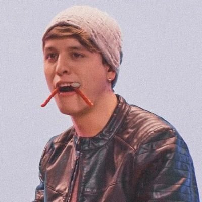 Incluso si no esta justificado, i-incluso si no hay razón no me importa, Adivina qué Sensei tengo una roca lunar.—👹—Ocurrió cuando tenia cuatro años.