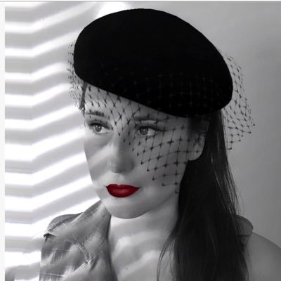 🕵🏻‍♀️Mystery writer @SaraDiVello 🎙Host of #MysteryandThrillerMavens Author Interview Series in collaboration with @murderbooks 🔎 I connect readers + authors