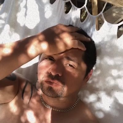 La vida es para disfrutar cada segundo y ya voy en ella feliz . De aquí nadie me sacará jamás .