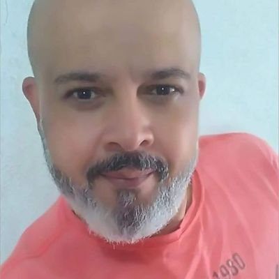 - Empreendedor e escritor
