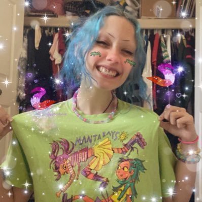 ✨🍓chloe ⚢ εїз @5upsfairie (they/them) 19 ♊︎