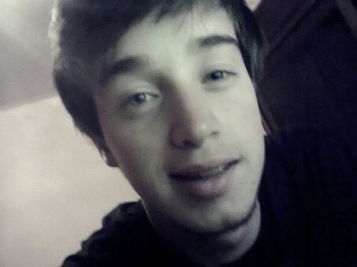 Eu faço da dificuldade a minha motivação,a volta por cima vem na continuação.O que se leva dessa vida,é o que se vive,é o que se faz.Saber muito é muito pouco♫